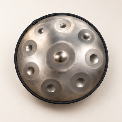 Risuono Luce — vista dell’handpan argentato