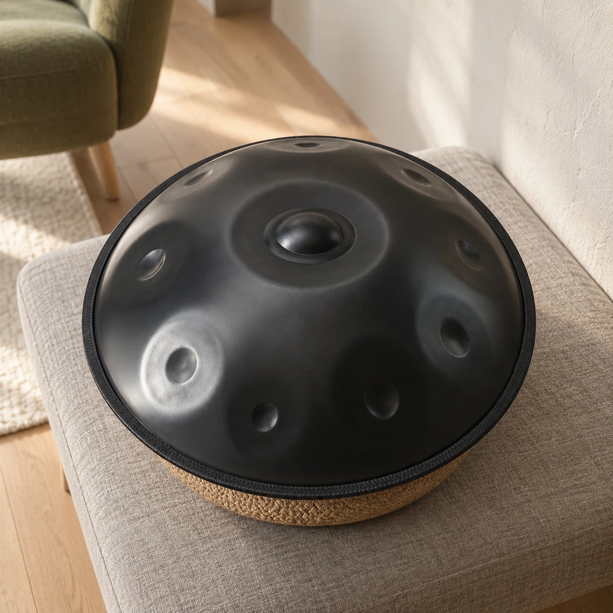 Risuono Nero — handpan in un ambiente contemporaneo