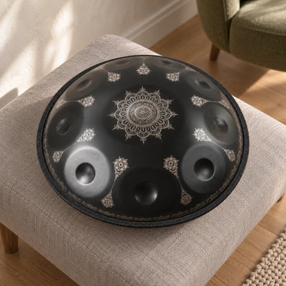 Risuono Grafite — handpan in un ambiente contemporaneo