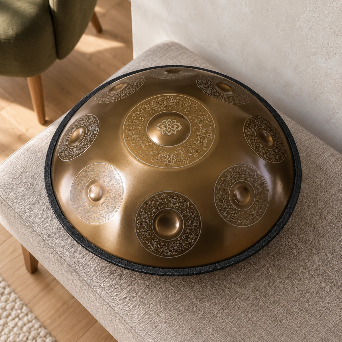 Risuono Intarsio — handpan in un ambiente contemporaneo